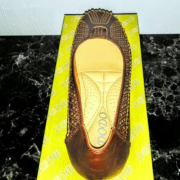 NEW! CUTE! FLAT BROWN LOAFERS! - Picture 2 of 8